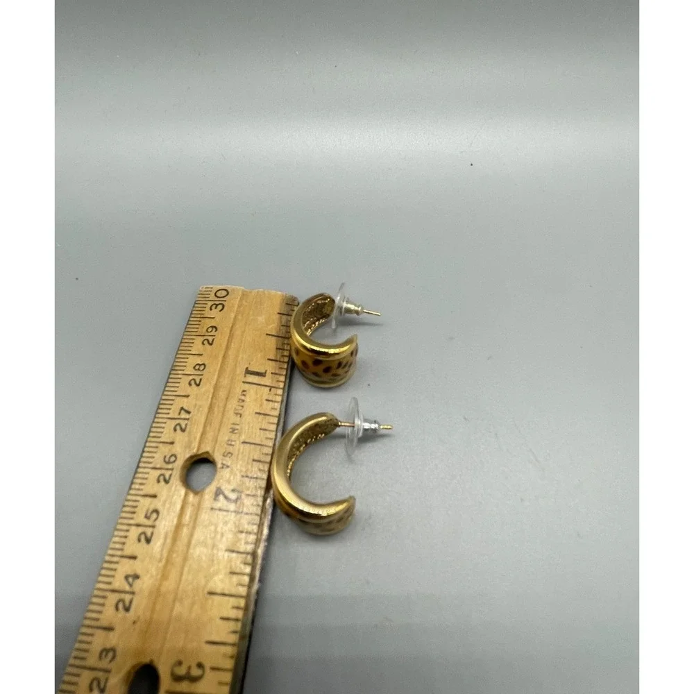 Vintage Gold Tone Animal Print Enamel Chunky J-Hoop Earrings Pierced Post Back